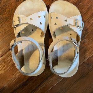 Guc white sweetheart sandals, size 8